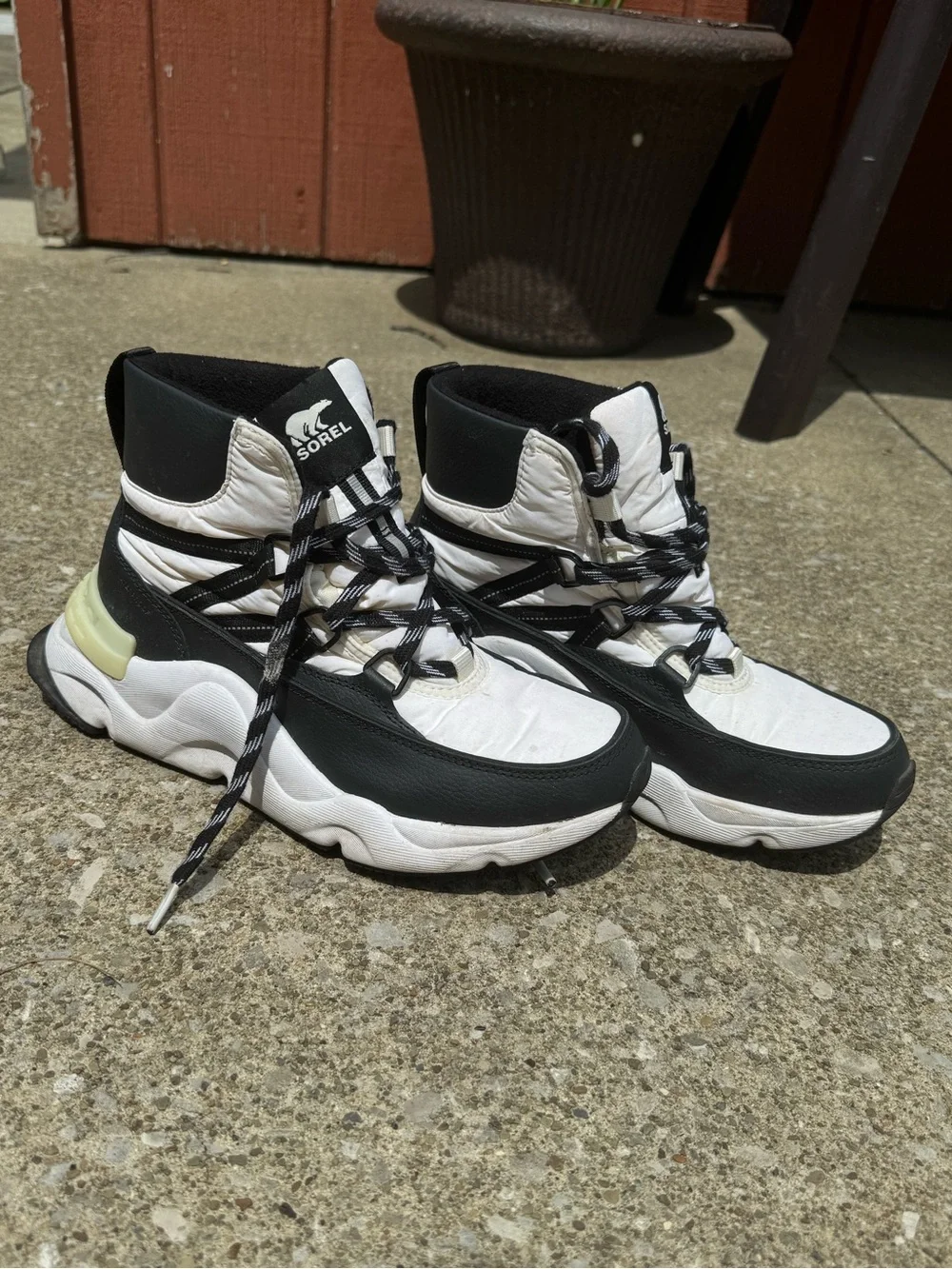 Sorel Kinetic Impact Waterproof Winter Sneaker Boots Size 8.5 White Black
